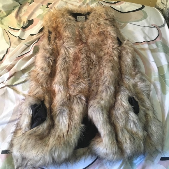 Zara Jackets & Blazers - Zara Trafaluc faux fur vest, size small.
